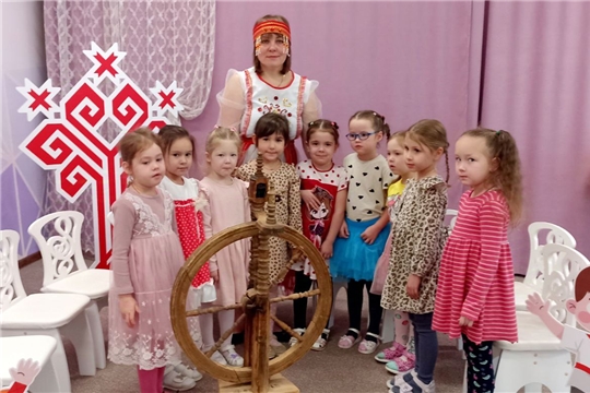 Мастер-класс "Прядение на бабушкиной прялке"