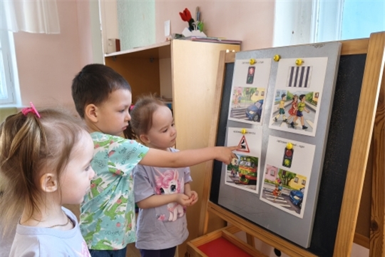 Знакомимся с дорожными знаками