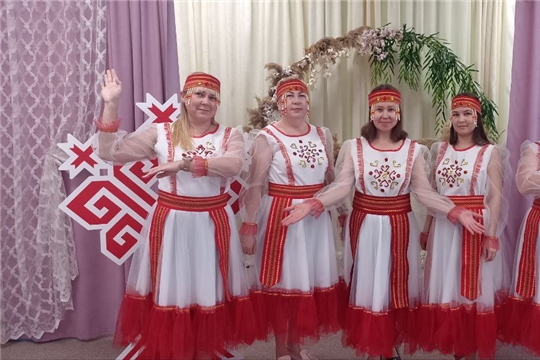 Флешмоб «Единые сердцем: хранительницы чувашской красоты и слова».