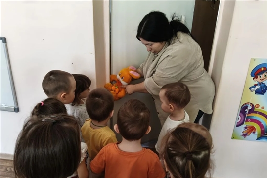 "Малыши, берегите пальчики!"