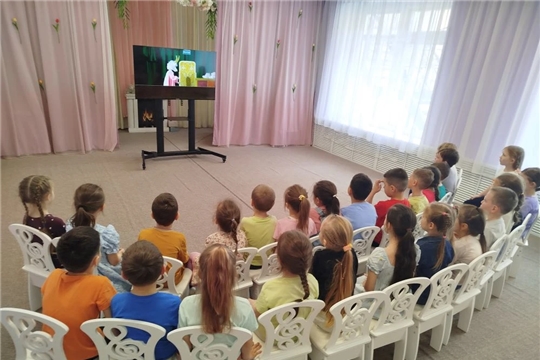 Просмотр мини-спектакля «Случай в группе раннего развития «Козлятушки»