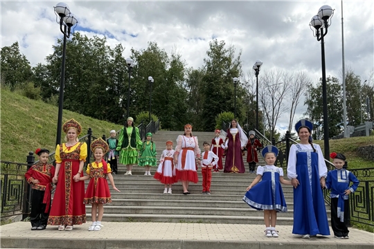Дефиле национальных костюмов
