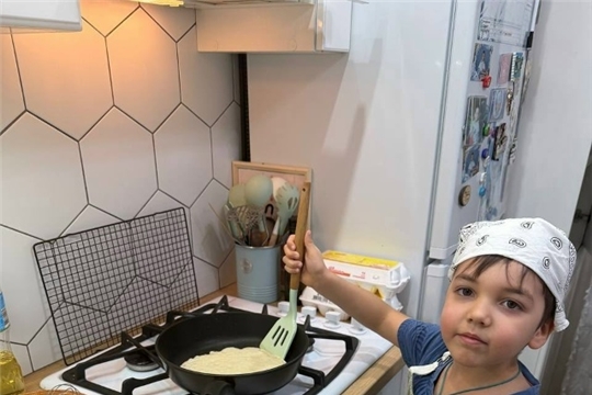 С мамой блинчики пеку