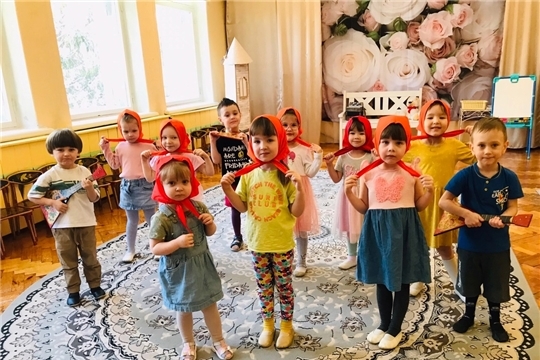 Воспитанники, посещающие танцевальную студию " Топотушки", примерили на себя роль Матрешек