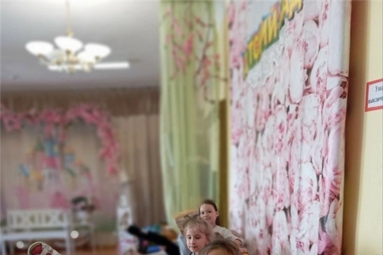 В кружке "Топотушки" обязательный элемент занятий - растяжка