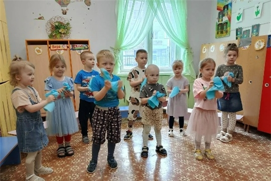 Продолжаются занятия у детей, посещающих кружок "Логоритмика"
