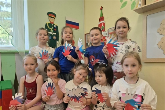 Россия в каждой ладошке»