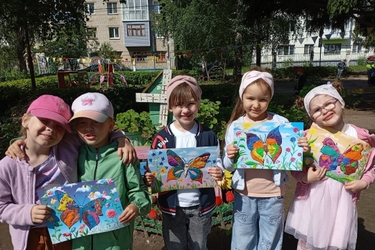 Красочные узоры в технике пластилинографии