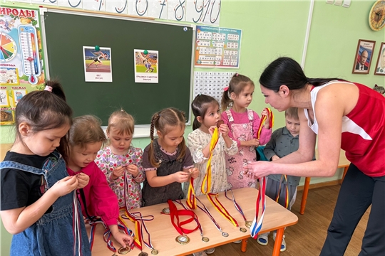 «Зарядка с чемпионом»: в гостях у группы «Капелька» побывала мастер спорта Ольга Вихорева