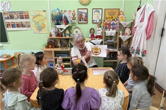 «Мой герб, мой флаг, моя Республика»: патриотический час в детском саду