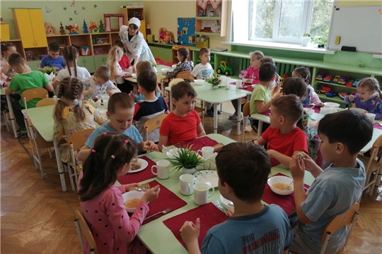 За столом культурные традиции