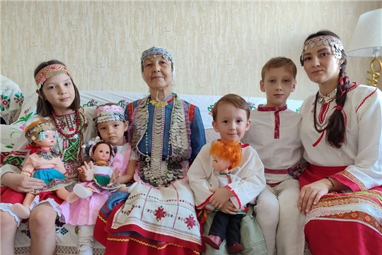 «Моя семья в национальном костюме»