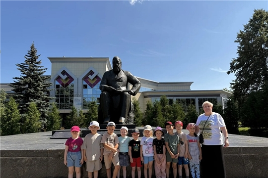 По родному краю с рюкзаком шагаю