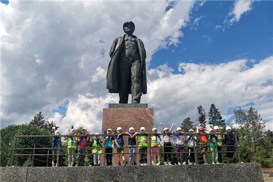 По родному краю с рюкзаком шагаю