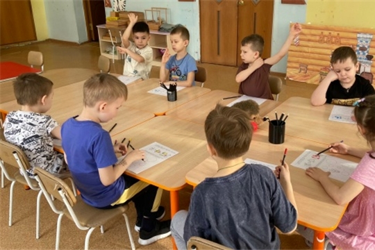 Будущие первоклассники на увлекательных психолого‑педагогических занятиях «Лесная школа»