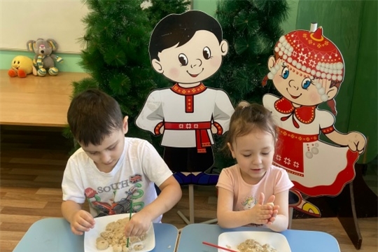 Знакомство с удивительными свойствами кинетического песка