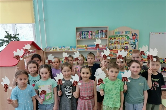 "Голубь мира с георгиевской лентой"