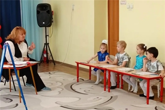 В «Развивалочке» юные «Почемучки» порадовали родителей своими успехами