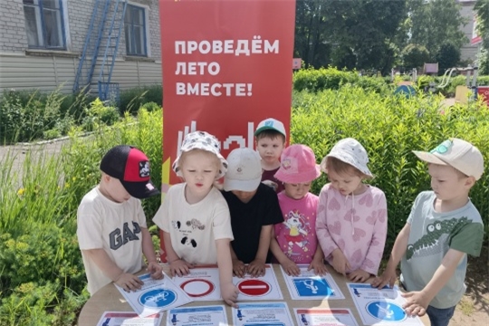  Красный, жёлтый, зелёный: воспитанники изучают правила дорожного движения! 