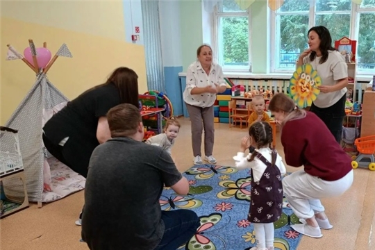 С заботой в ладошках: «Женское движение» помогло малышам полюбить детский сад.