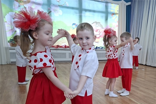Мамин праздник в группе "Непоседы"