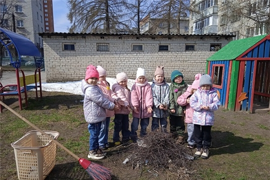 Весенний субботник в группе "Почемучки"