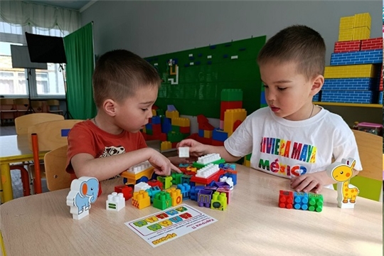 «Веселые уроки» уже в деле: как LEGO и конструкторы помогают нашим детям учиться с радостью