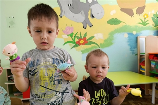 В гостях у малышей: ростовые куклы -«Волшебный мир театра»