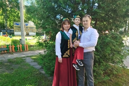 Фоточеллендж «Моя семья в национальном костюме»