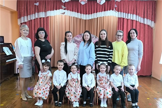 Завершающий весенний праздник мам