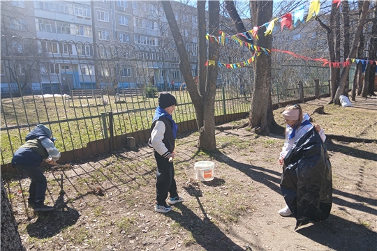 Тимуровцы на субботнике
