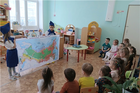 Тимуровцы знакомят с героями-Эколятами