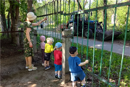 Наблюдение за трактором