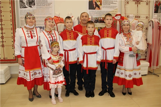 Фоточеллендж «Моя семья в национальном костюме»
