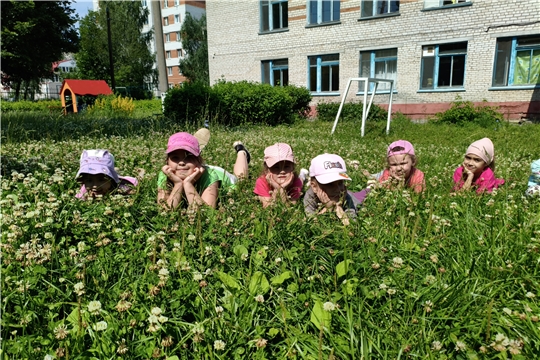 Прогулка на площадке детского сада