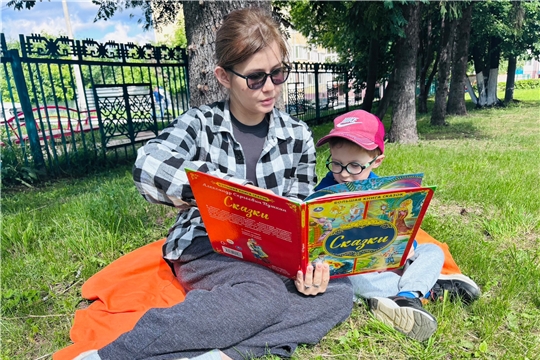 Акция «Сказки на траве»