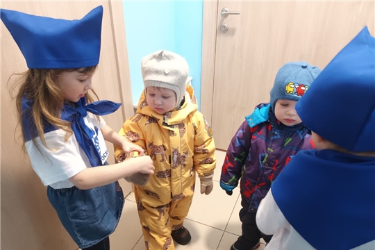 Юные помощники.