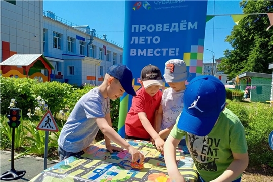 В рамках летнего проекта "Светофорик" развлечение с воспитанниками старшего дошкольного возраста