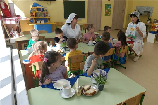 Завтрак с заведующей в младшей группе "Пчелки"