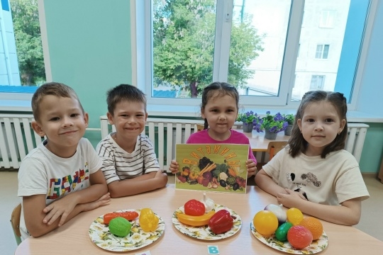 Витамины на тарелке.