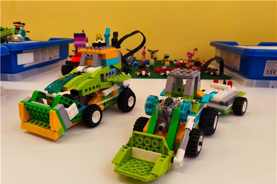 В городе Lego расчистка снега