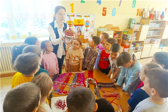 В детском саду прошла «Неделя народной культуры»: воспитанники знакомились с чувашскими традициями.