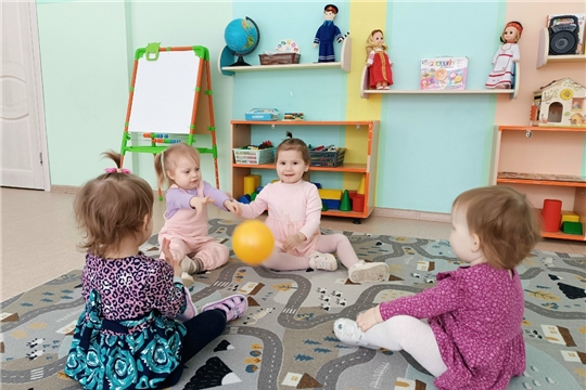 Игры с мячом для малышей: развлечение и польза