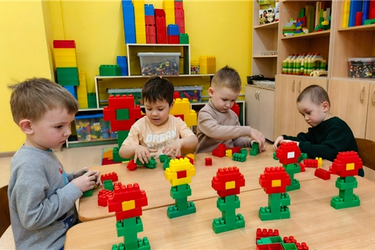 Цветочный подарок от маленьких мастеров!