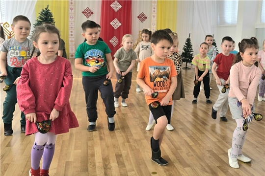 Знакомство с народными инструментами: играем на ложках