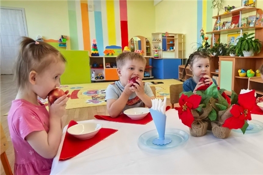 Витаминный заряд: почему яблоки так важны в детском рационе
