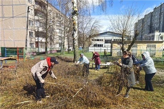 «Чистый мир своими руками»: сотрудники детского сада на Всероссийском субботнике