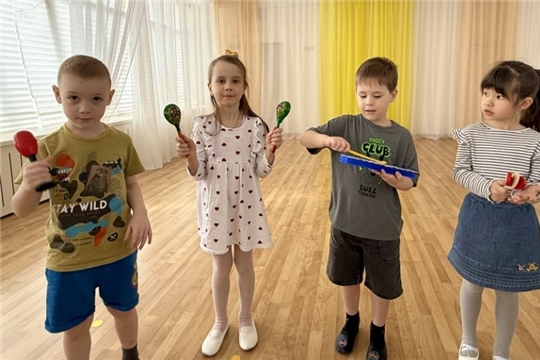 Музыкальные игры: развиваем слух и координацию с детства