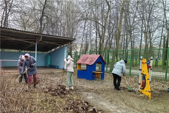 «Красота и уют своими руками»: коллектив наводит порядок к праздникам