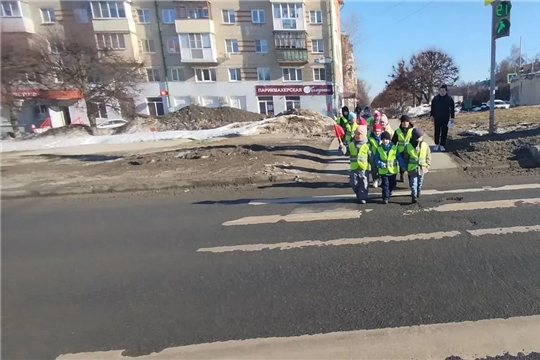 Стань ярче, стань заметней - в детском саду проводятся практические ситуации  на дорогах -   ПДД для дошколят 